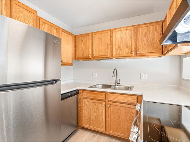 190 Quarry Hill Rd Apt 52, South Burlington, VT 05403