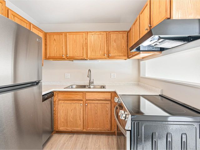 190 Quarry Hill Rd Apt 52, South Burlington, VT 05403
