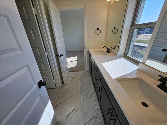 359 Redwood Circle, Trenton, TX 75490