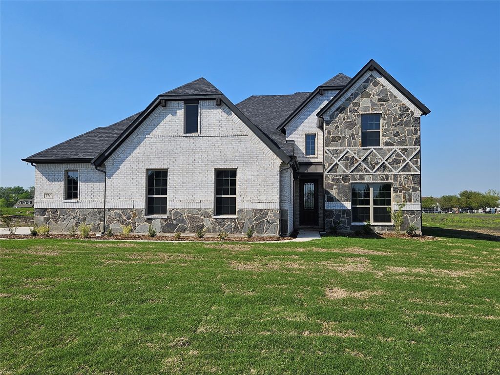 359 Redwood Circle, Trenton, TX 75490