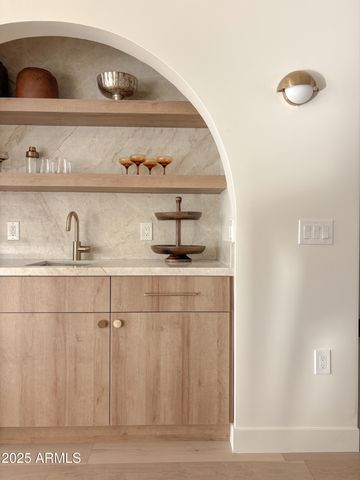 4925 E HEARN Road, Scottsdale, AZ 85254