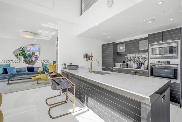 200 Biscayne Boulevard Way 309, Miami, FL 33131