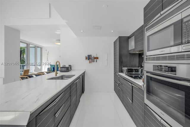200 Biscayne Boulevard Way 309, Miami, FL 33131