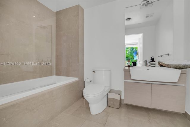 200 Biscayne Boulevard Way 309, Miami, FL 33131