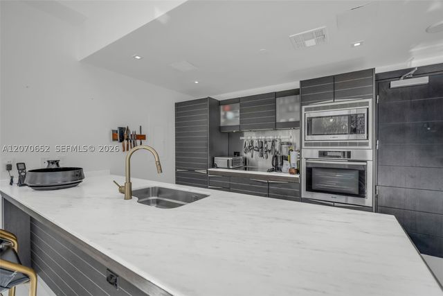 200 Biscayne Boulevard Way 309, Miami, FL 33131