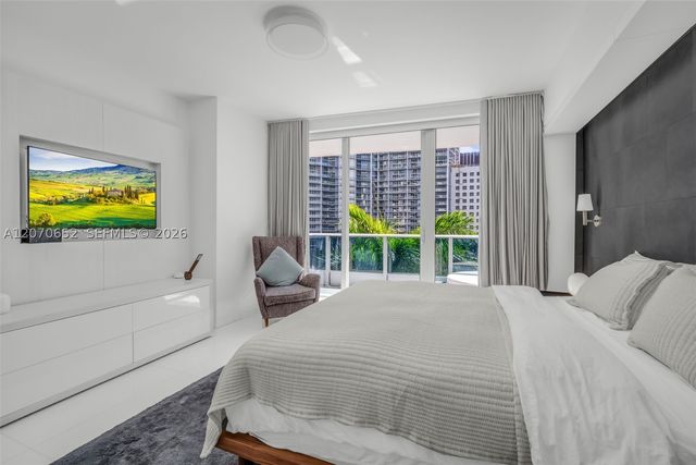 200 Biscayne Boulevard Way 309, Miami, FL 33131