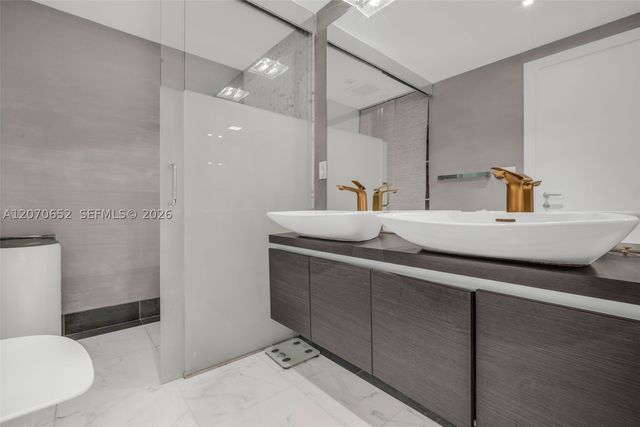 200 Biscayne Boulevard Way 309, Miami, FL 33131