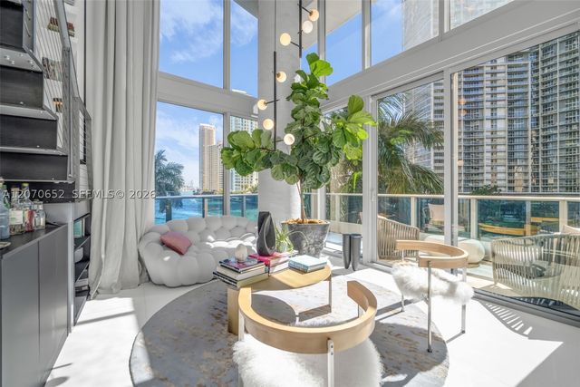 200 Biscayne Boulevard Way 309, Miami, FL 33131