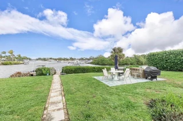 725 Hummingbird Way 212, North Palm Beach, FL 33408