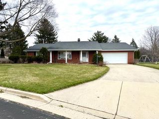 150 Hillcrest Circle, Sun Prairie, WI 53590