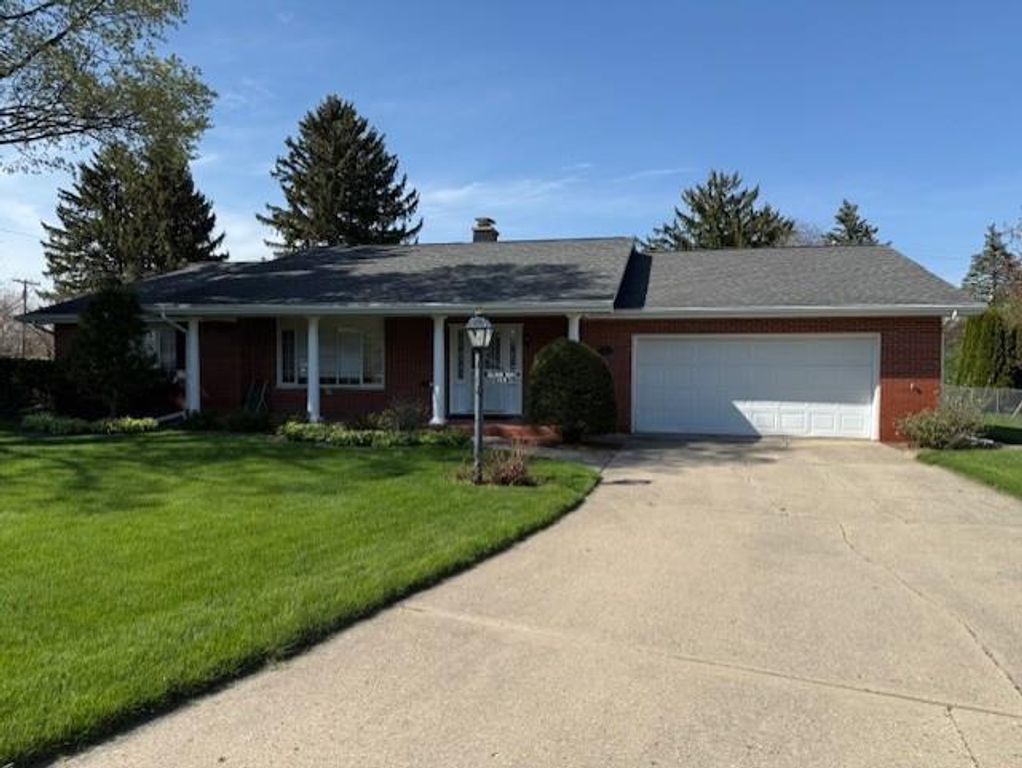 150 Hillcrest Circle, Sun Prairie, WI 53590