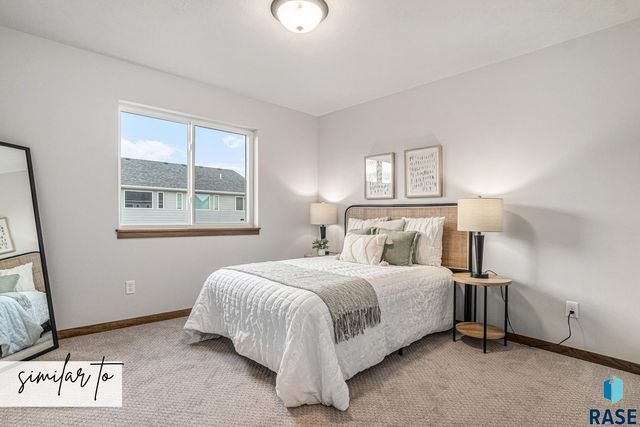 8012 E Tencate Pl, Sioux Falls, SD 57110