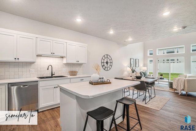 8012 E Tencate Pl, Sioux Falls, SD 57110
