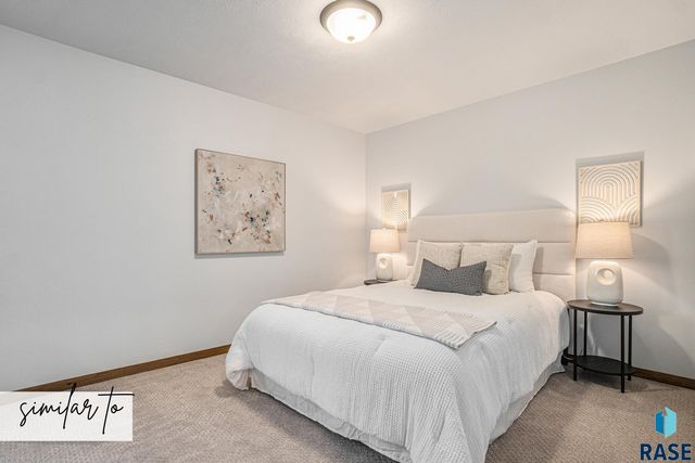 8012 E Tencate Pl, Sioux Falls, SD 57110