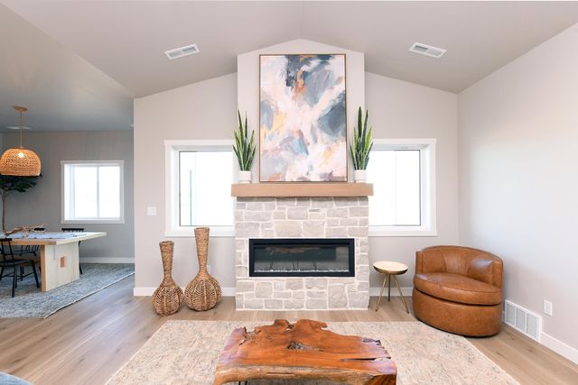 6393 68th Street S, Horace, ND 58047
