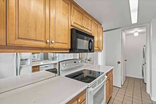 100 Hilton Avenue 417, Garden City, NY 11530