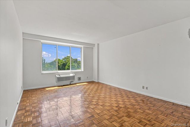 100 Hilton Avenue 417, Garden City, NY 11530