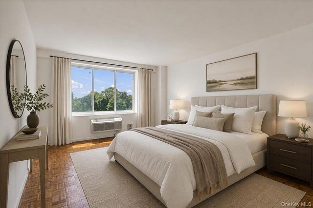 100 Hilton Avenue 417, Garden City, NY 11530