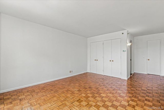 100 Hilton Avenue 417, Garden City, NY 11530