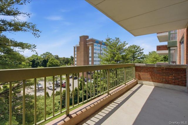 100 Hilton Avenue 417, Garden City, NY 11530