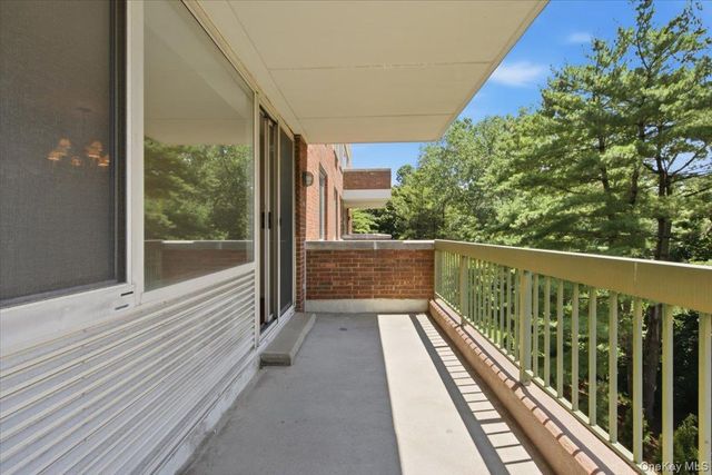 100 Hilton Avenue 417, Garden City, NY 11530
