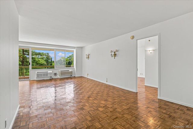 100 Hilton Avenue 417, Garden City, NY 11530
