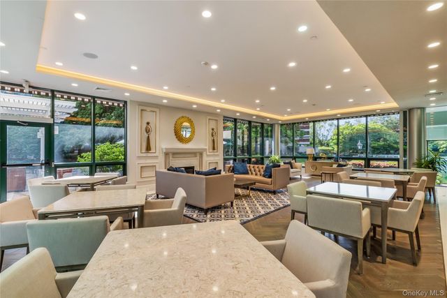 100 Hilton Avenue 417, Garden City, NY 11530