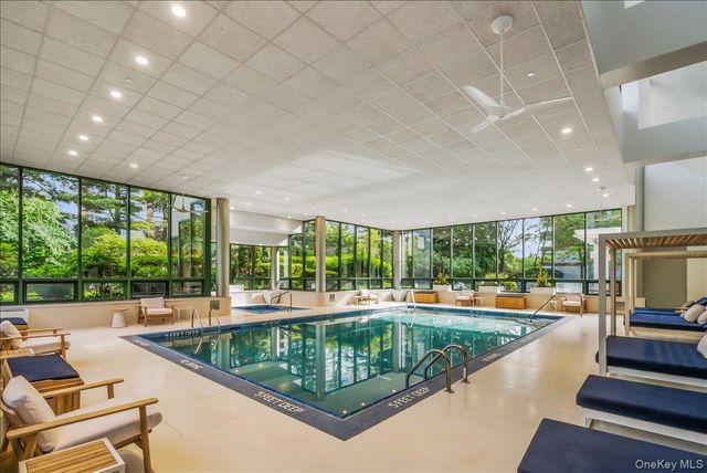100 Hilton Avenue 417, Garden City, NY 11530