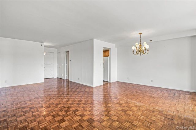 100 Hilton Avenue 417, Garden City, NY 11530