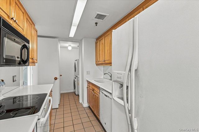 100 Hilton Avenue 417, Garden City, NY 11530