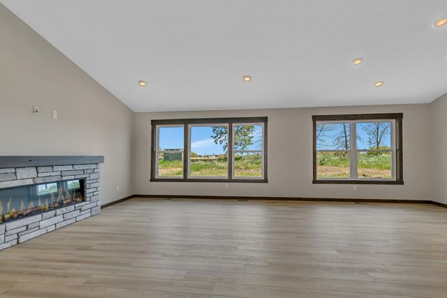 1900 Sandstone Loop S, Sartell, MN 56377