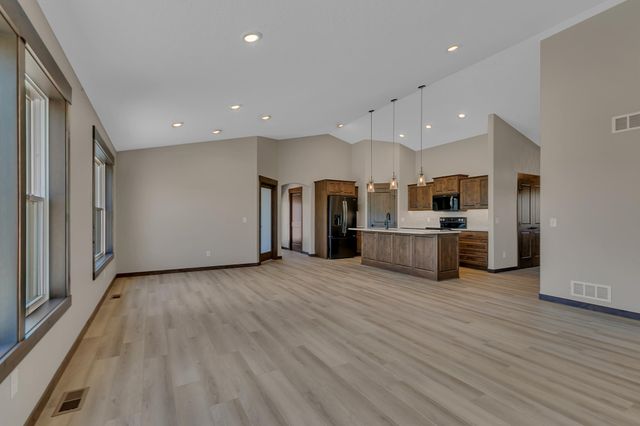 1900 Sandstone Loop S, Sartell, MN 56377