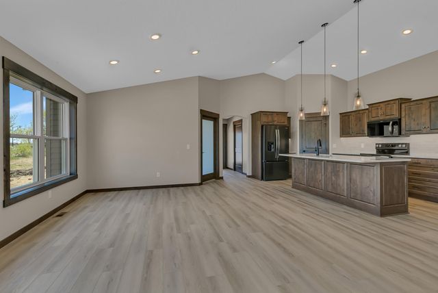 1900 Sandstone Loop S, Sartell, MN 56377