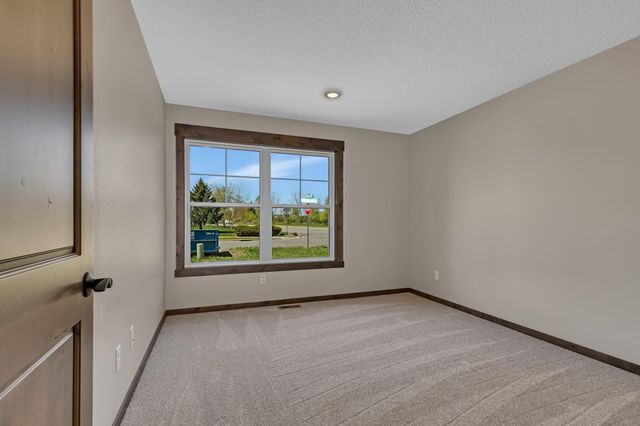 1900 Sandstone Loop S, Sartell, MN 56377