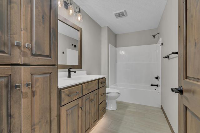 1900 Sandstone Loop S, Sartell, MN 56377