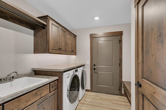 1900 Sandstone Loop S, Sartell, MN 56377