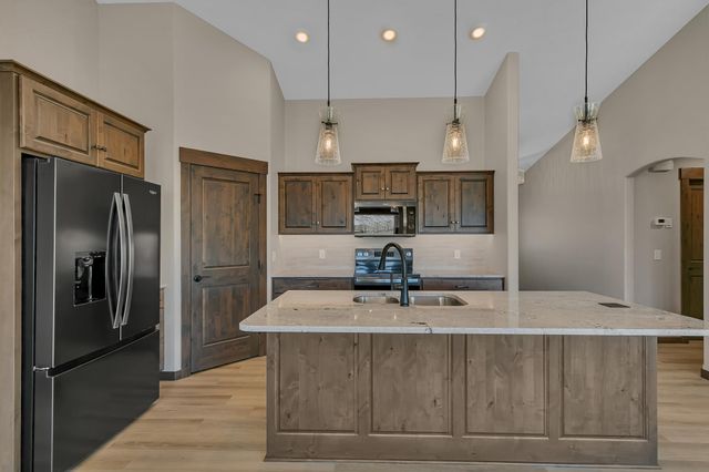 1900 Sandstone Loop S, Sartell, MN 56377