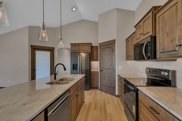 1900 Sandstone Loop S, Sartell, MN 56377