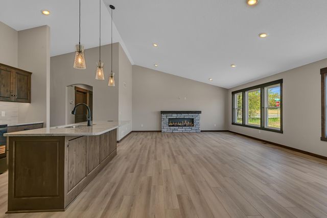 1900 Sandstone Loop S, Sartell, MN 56377