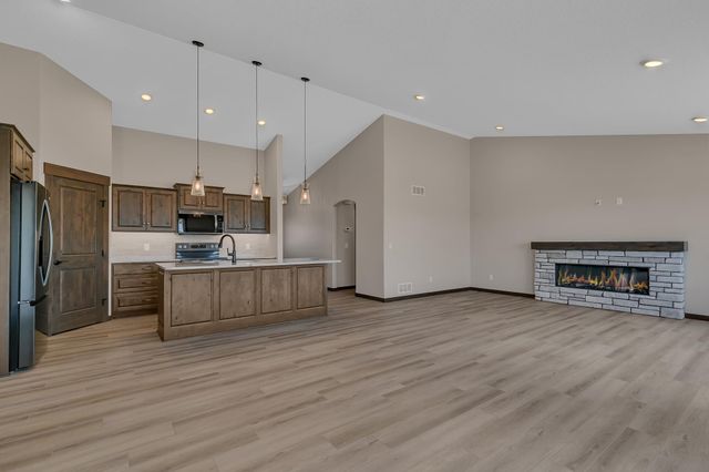 1900 Sandstone Loop S, Sartell, MN 56377