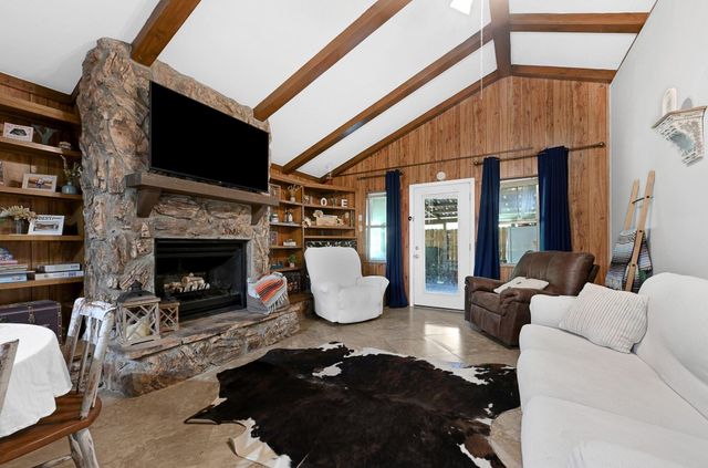 88 Gazebo Street A-E, Huntsville, TX 77340