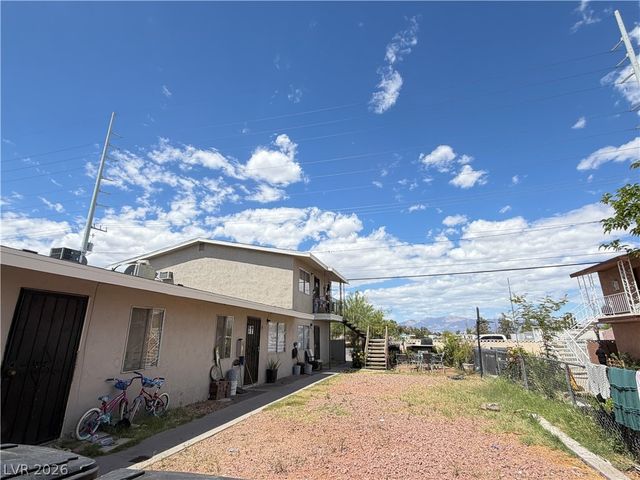 5032 Pebble Beach Boulevard, Las Vegas, NV 89108