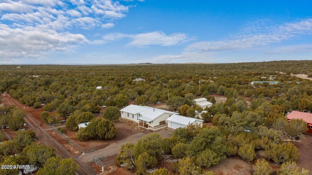 9 N3307 --, Vernon, AZ 85940