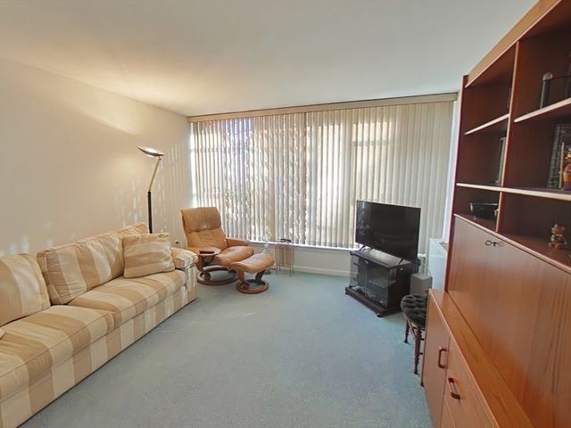 20 Hammond 102, Newton, MA 02467