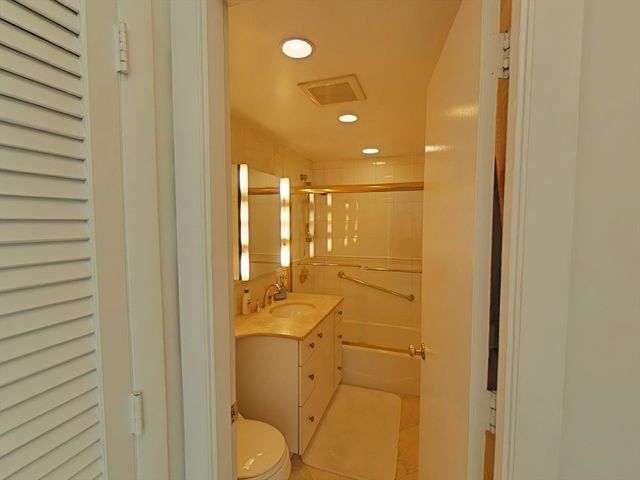 20 Hammond 102, Newton, MA 02467