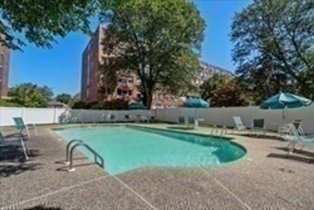 20 Hammond 102, Newton, MA 02467