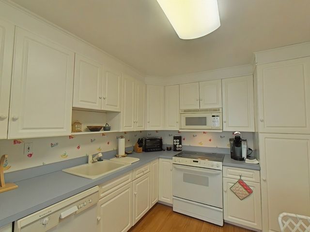 20 Hammond 102, Newton, MA 02467