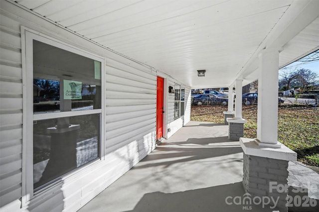 612 E E Street, Newton, NC 28658