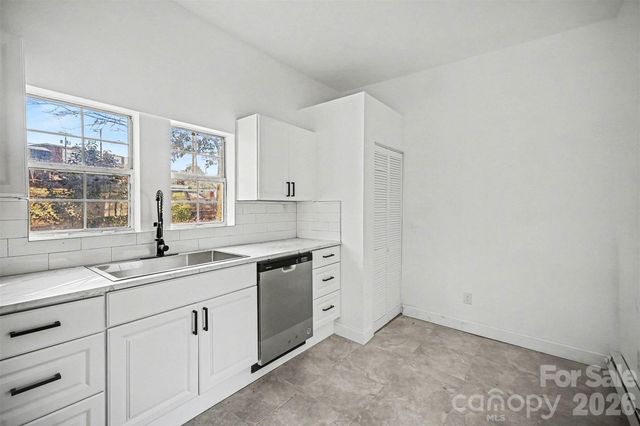 612 E E Street, Newton, NC 28658