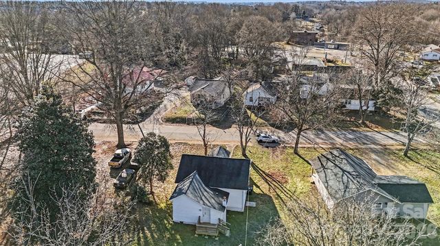 612 E E Street, Newton, NC 28658